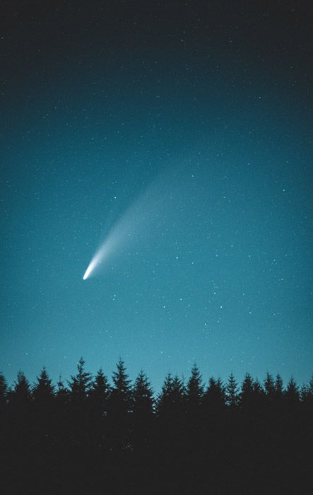 cometa - @Foto di Cristofer Maximilian su Unsplash
