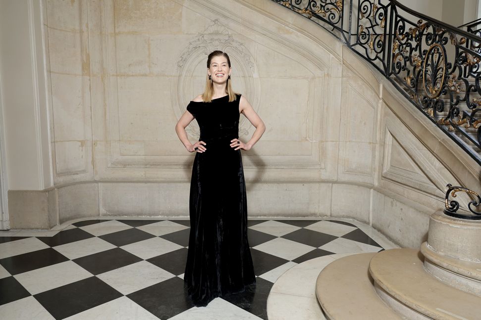 Rosamund Pike @Courtesy Dior