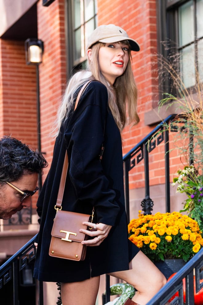 TAYLOR SWIFT wearing Tod's T Timeless Bag @Courtesy Tod's