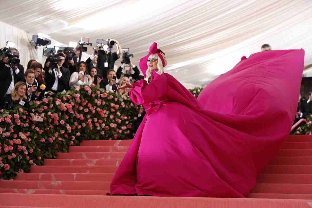 Lady Gaga sul red carpet del Met Gala 2019