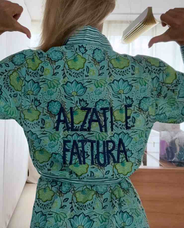 Michelle Hunziker in vestaglia