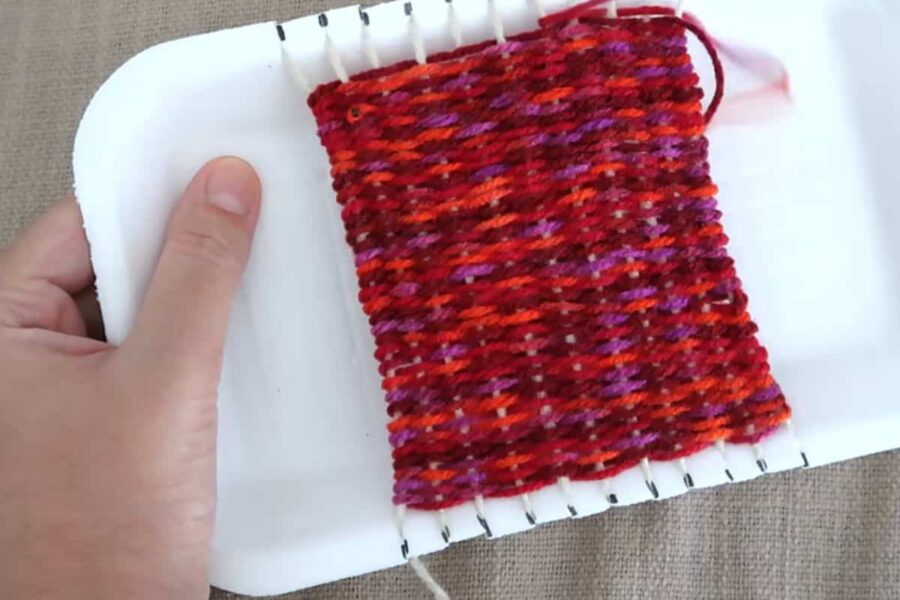 Vaschetta polistirolo e fili di lana