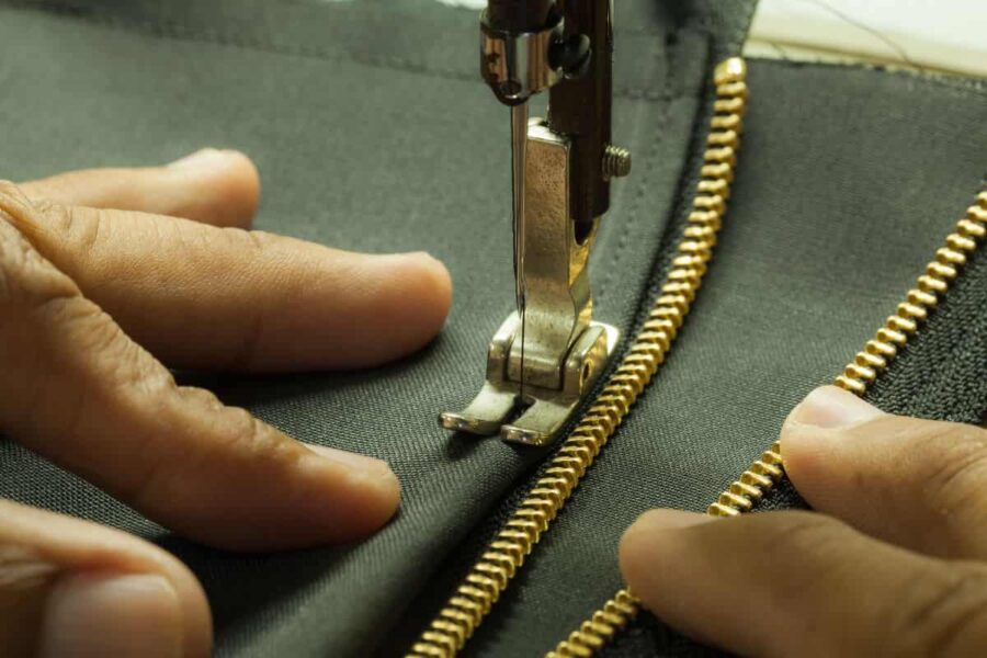 macchina da cucito e zip