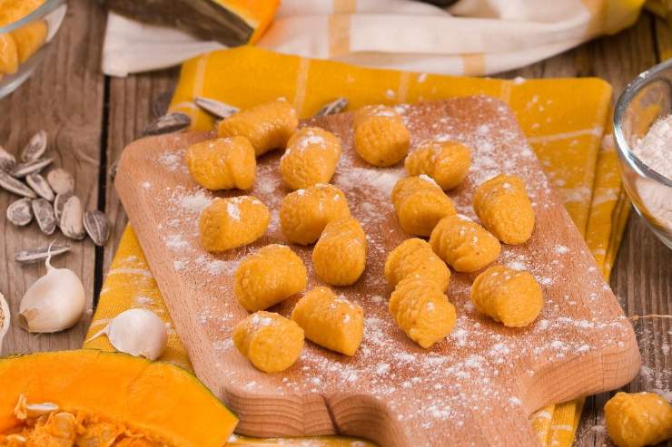 tagliere con gnocchi di zucca