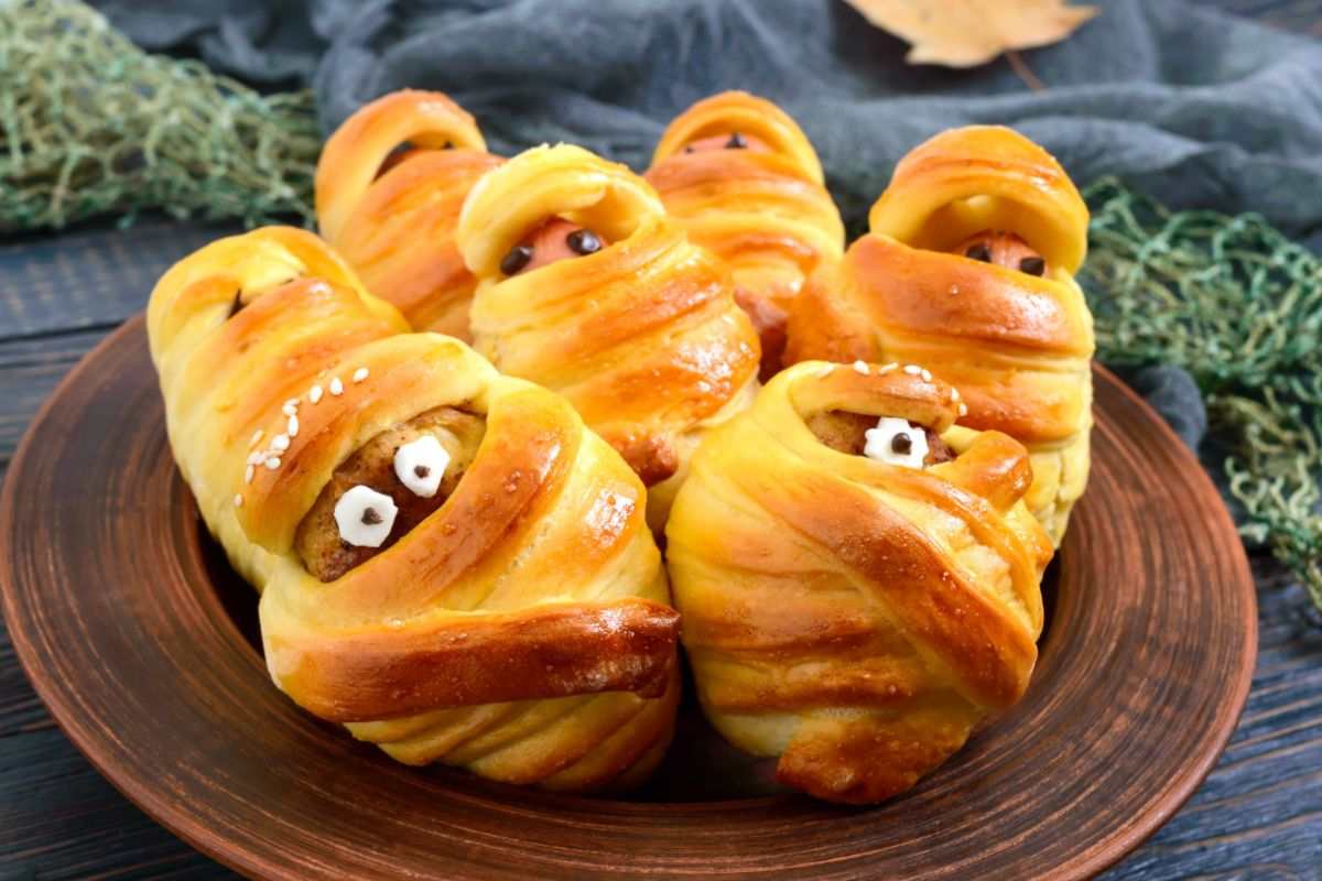 piatto con mummie di sfoglia