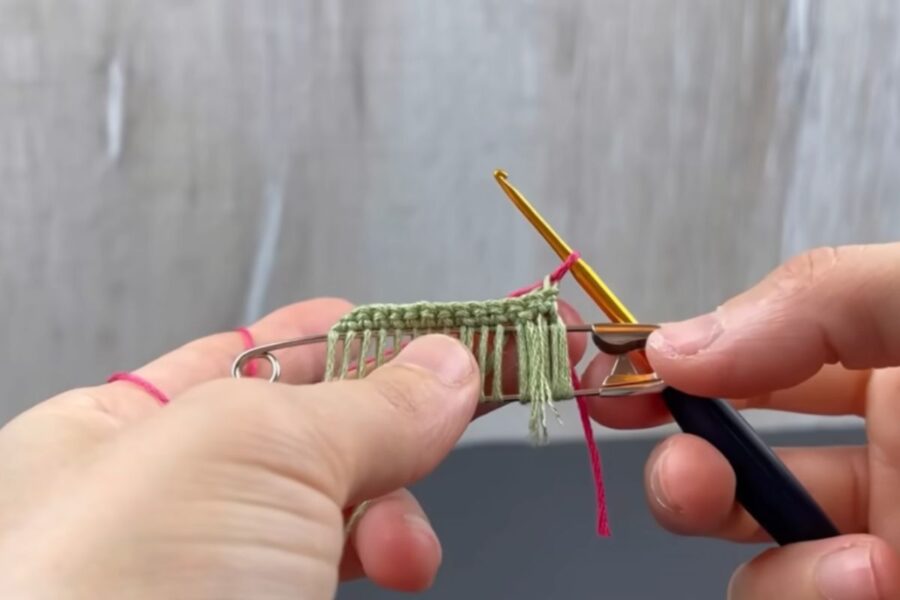 uncinetto e spilla da balia