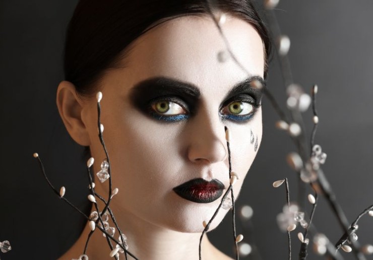 donna volto con trucco halloween