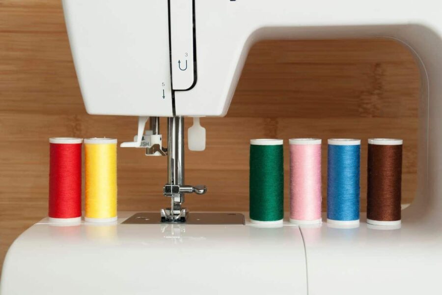 cotone e macchina da cucire