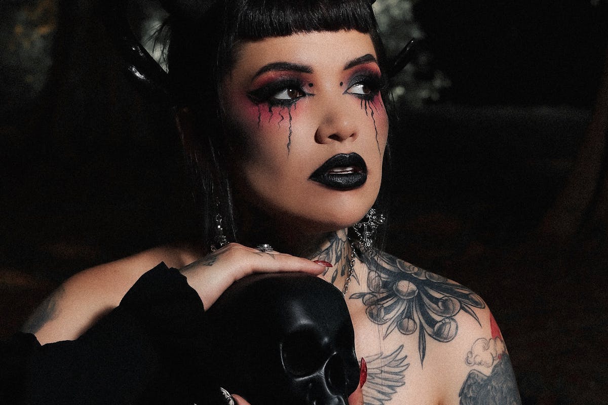 donna con trucco gotico