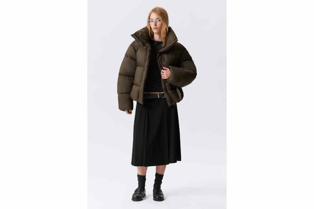 Ragazza indossa Piumino corto oversize