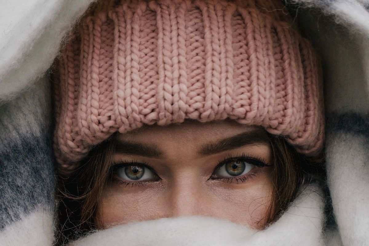 ragazza in primo piano con berretto