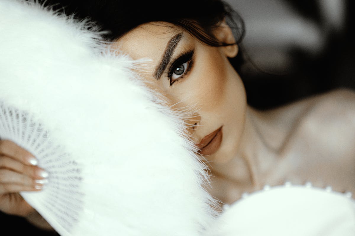 Occhi come quelli di Adriana Lima, come realizzare il trucco cat eyes: è più semplice di quel che pensi