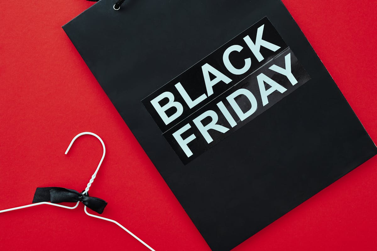 3 charms portafortuna di Pandora in offerta per il Black Friday: imperdibili