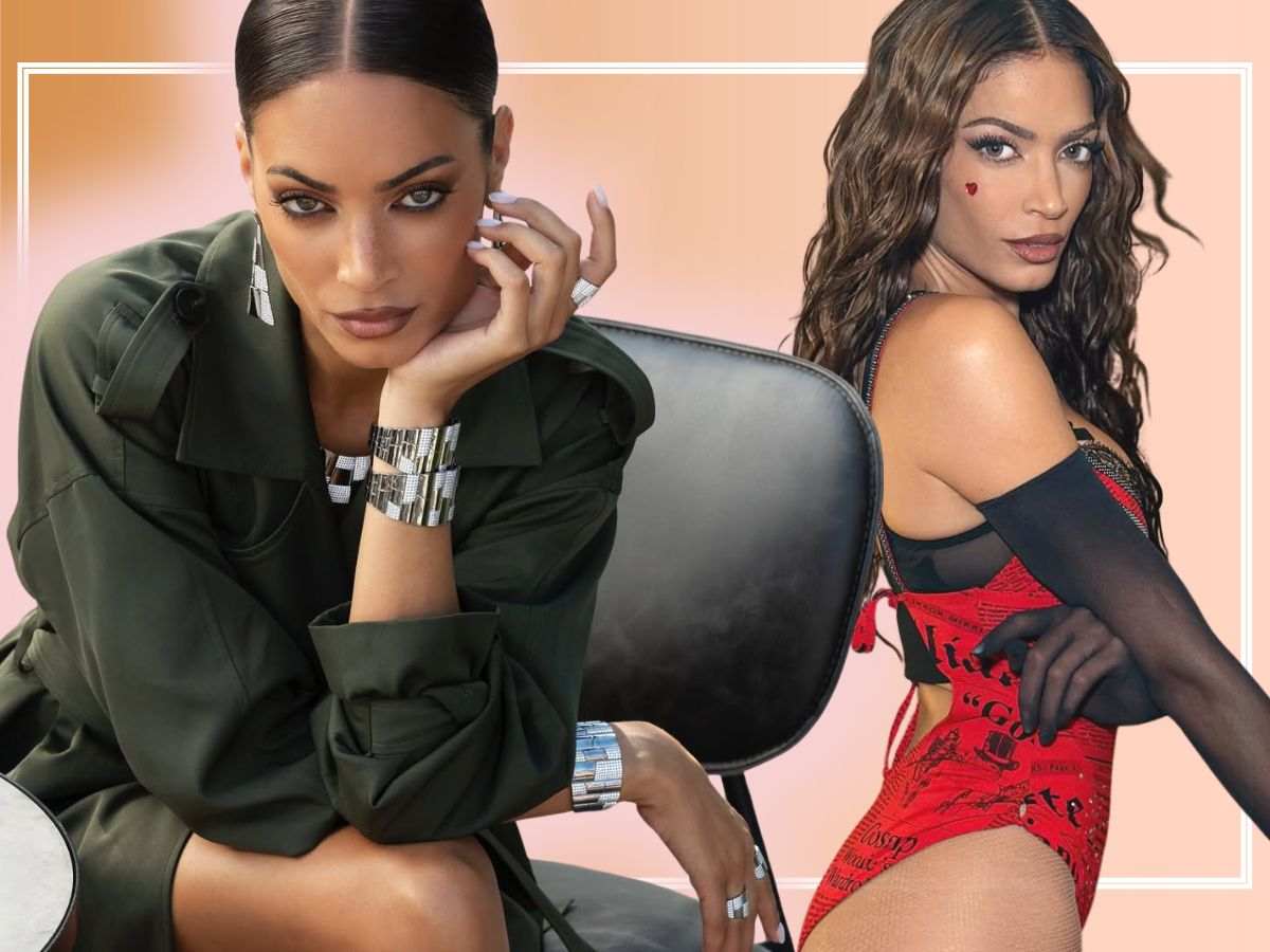 elodie in posa e con un body rosso