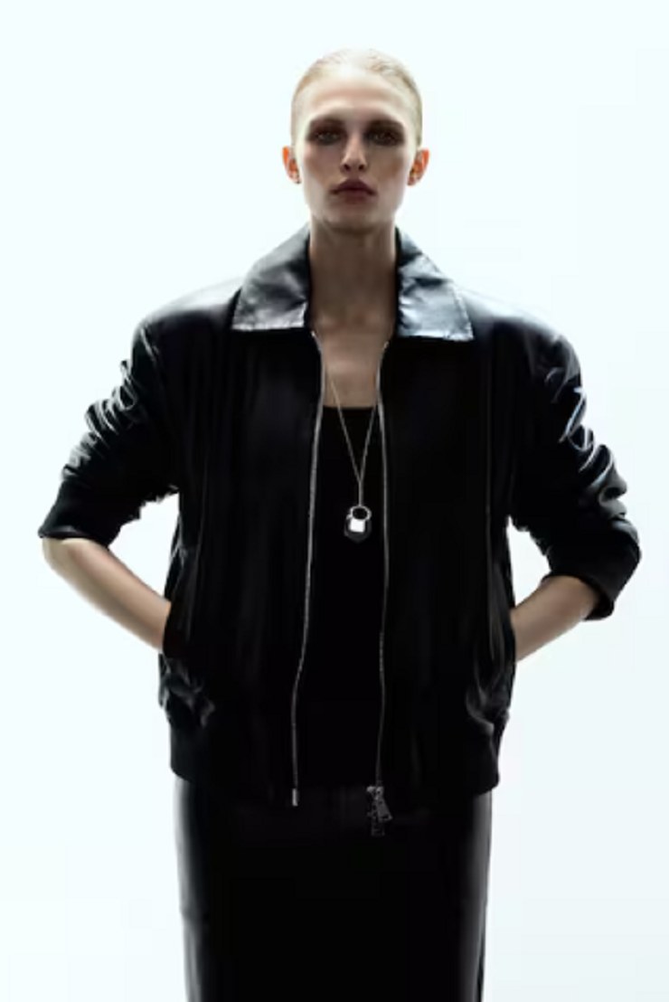 donna con un giubbotto