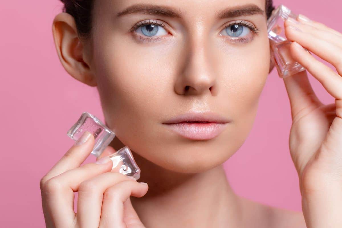 viso donna e ghiaccio