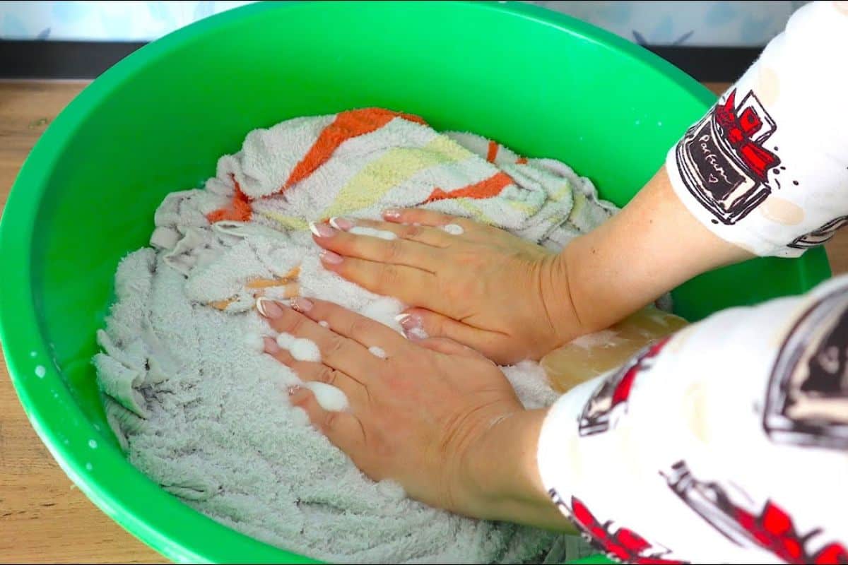 Se vuoi ottenere panni bianchi come la neve, devi immergerli in questo liquido