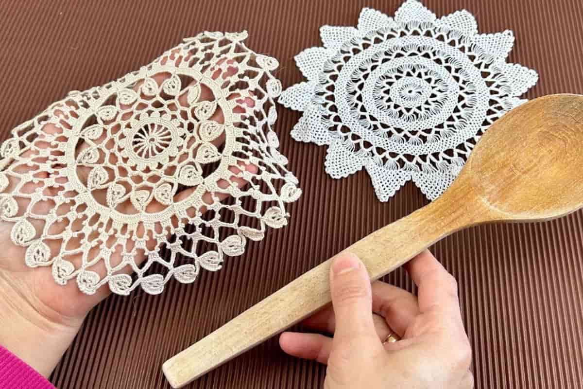 Prendi un cucchiaio di legno e vecchi merletti: il risultato ti sorprende