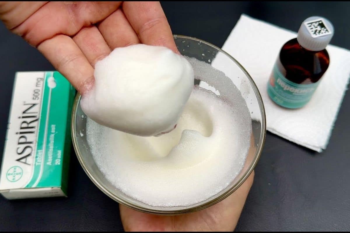 Rassoda istantaneamente il volto: addio pori e macchie dell’età