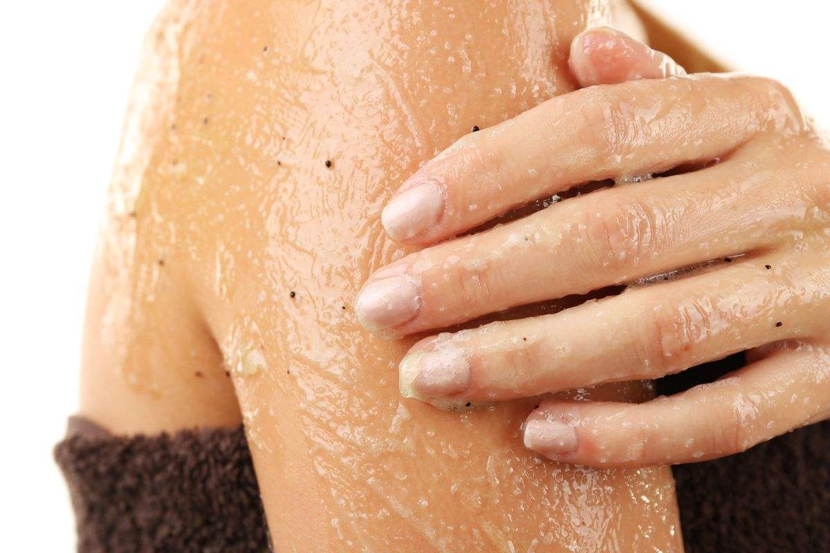 Dimentica le creme costose: questo scrub allo zafferano è tutto ciò che ti serve per una pelle perfetta!
