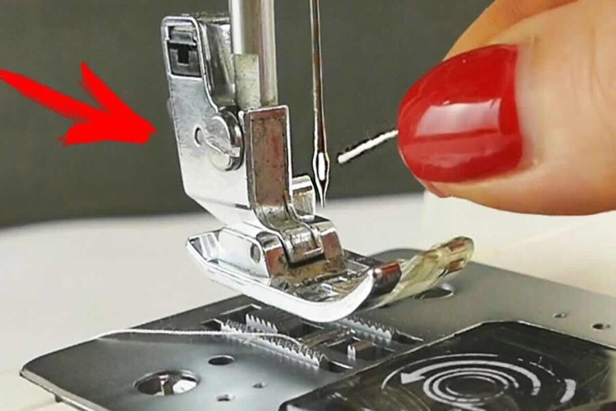 Infilare ago nella macchina da cucire