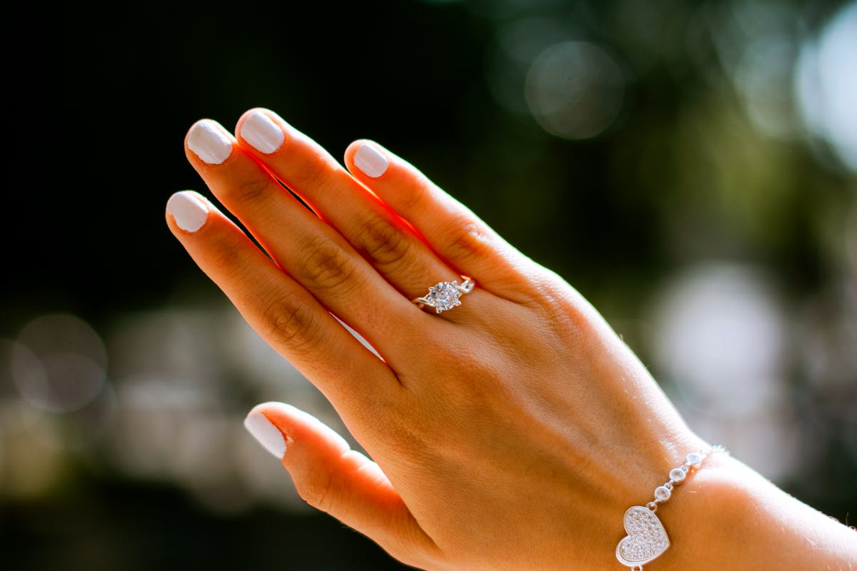 Soft Milky Nude: la tendenza unghie che sta facendo parlare tutte sui social