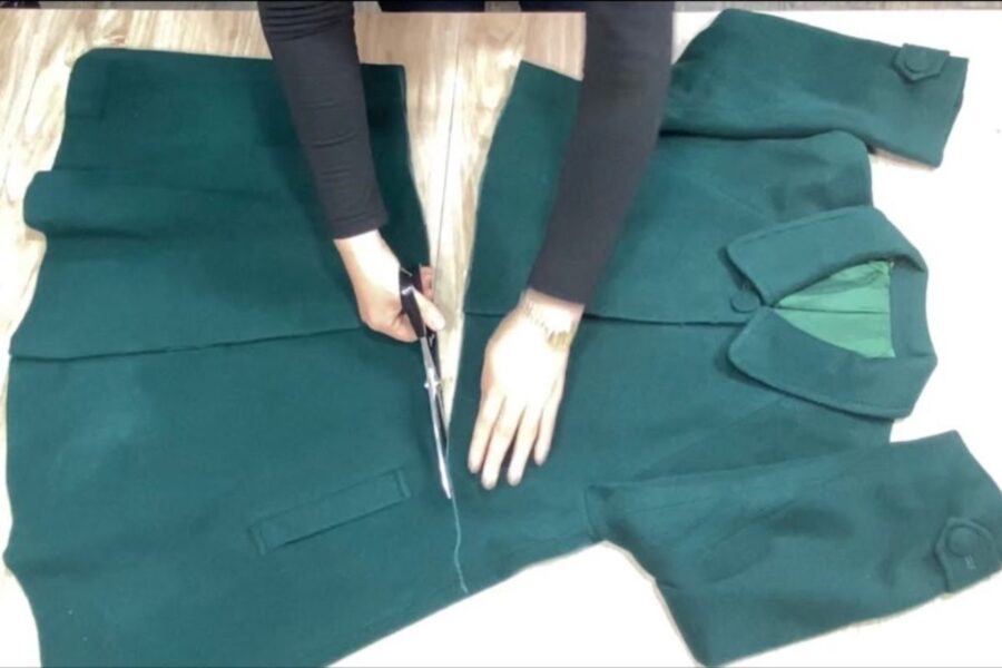 Cappotto verde tagliato