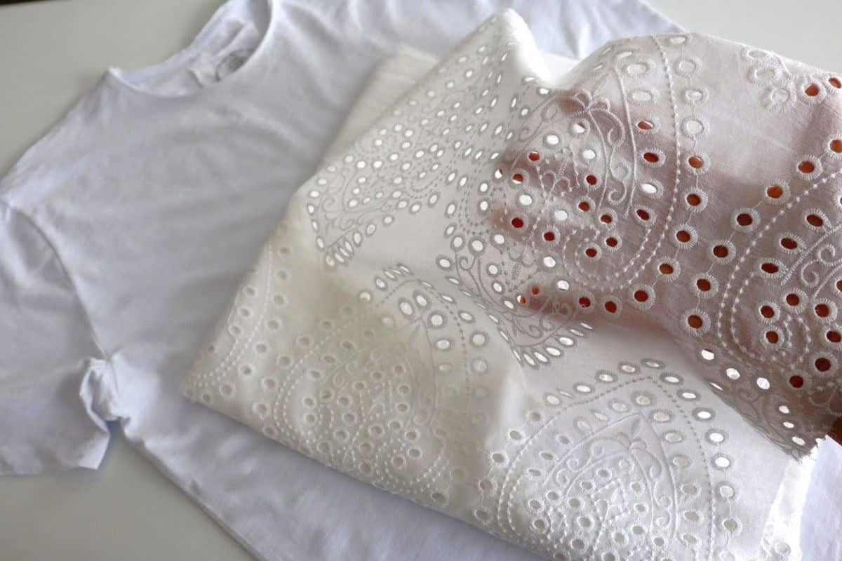 Con una maglia bianca e un tessuto traforato ho fatto un vestito lussuosissimo