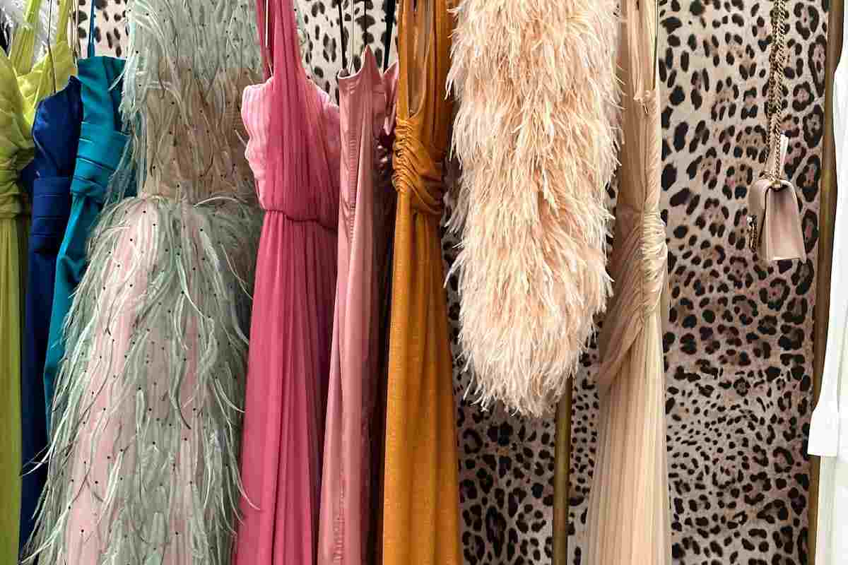 abiti con piume