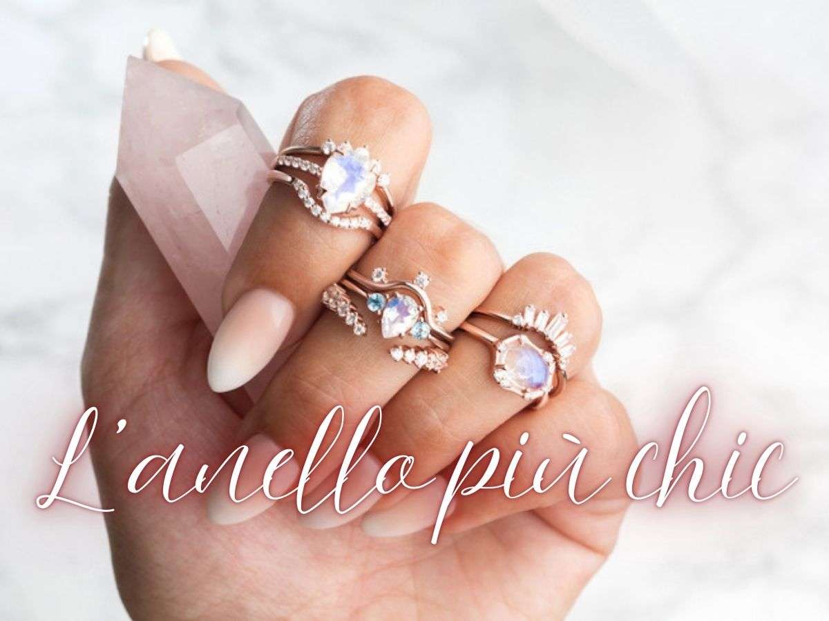 donna con anelli al dito