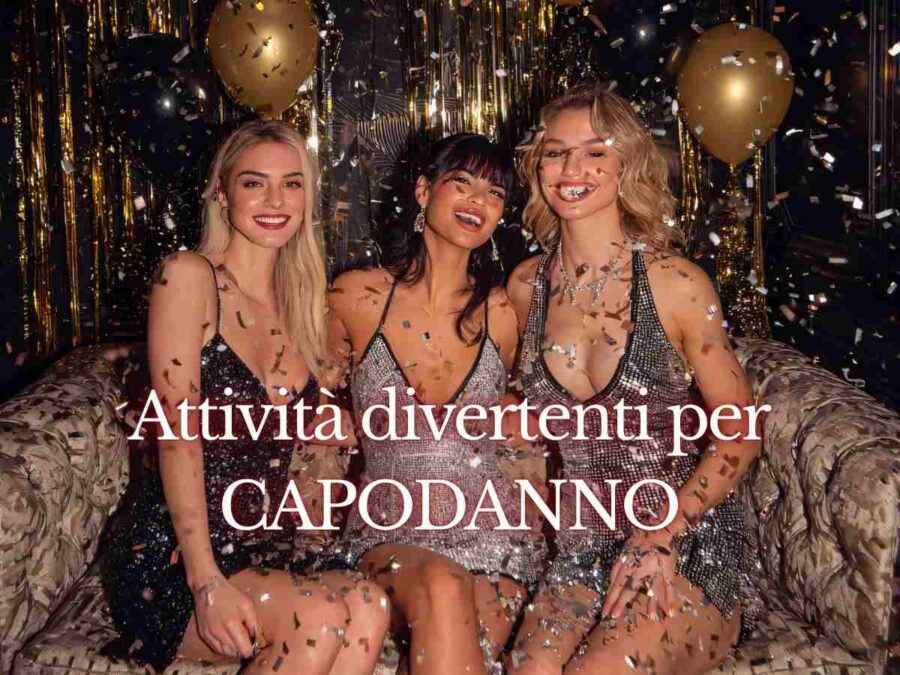 ragazze a Capodanno sorridenti in posa