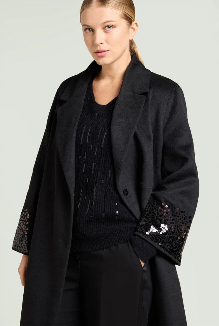 Cappotto nero lungo