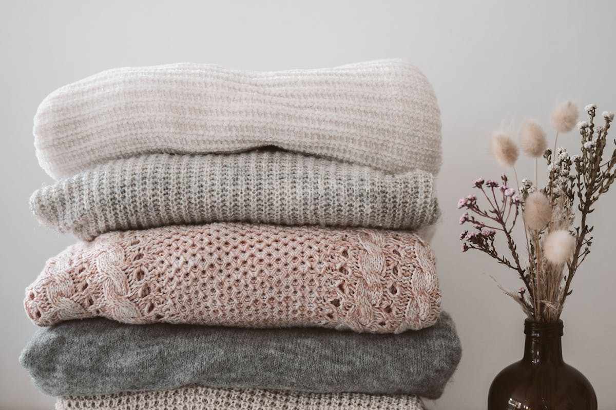 Come lavare il cashmere: 3 consigli + 1 un errore da non fare per evitare di rovinarlo