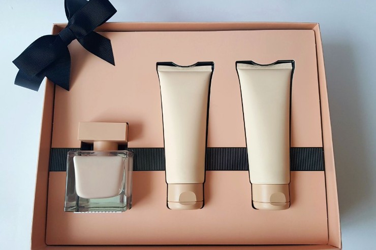 cofanetto con prodotti 