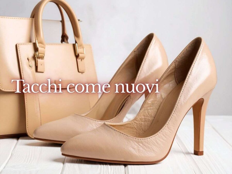 tacchi di pelle color nude e borsa