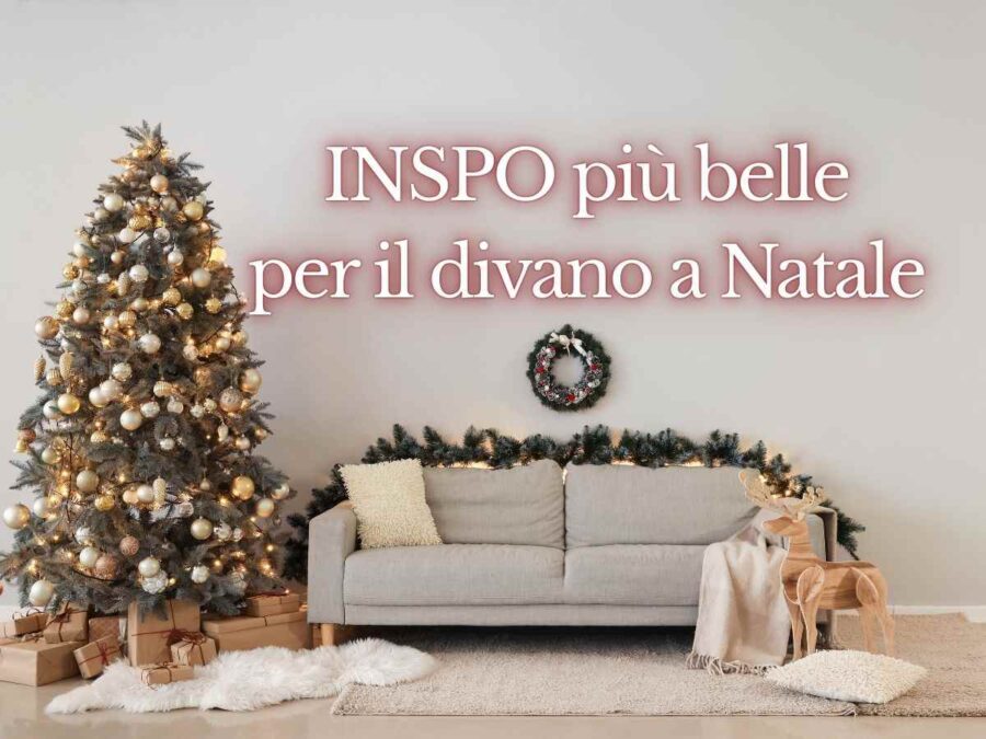salotto con albero di natale e divano