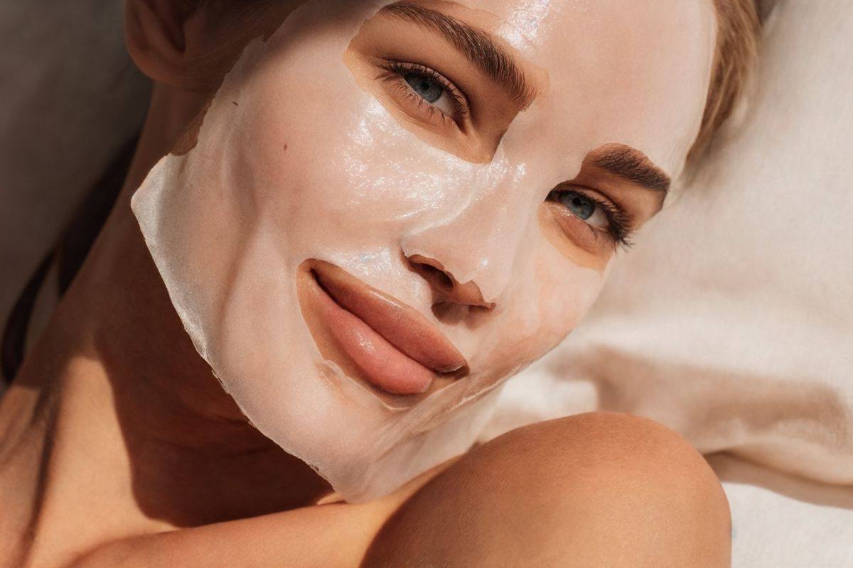 Maschera viso in tessuto fai da te: ingredienti e zero sprechi per una coccola super low cost