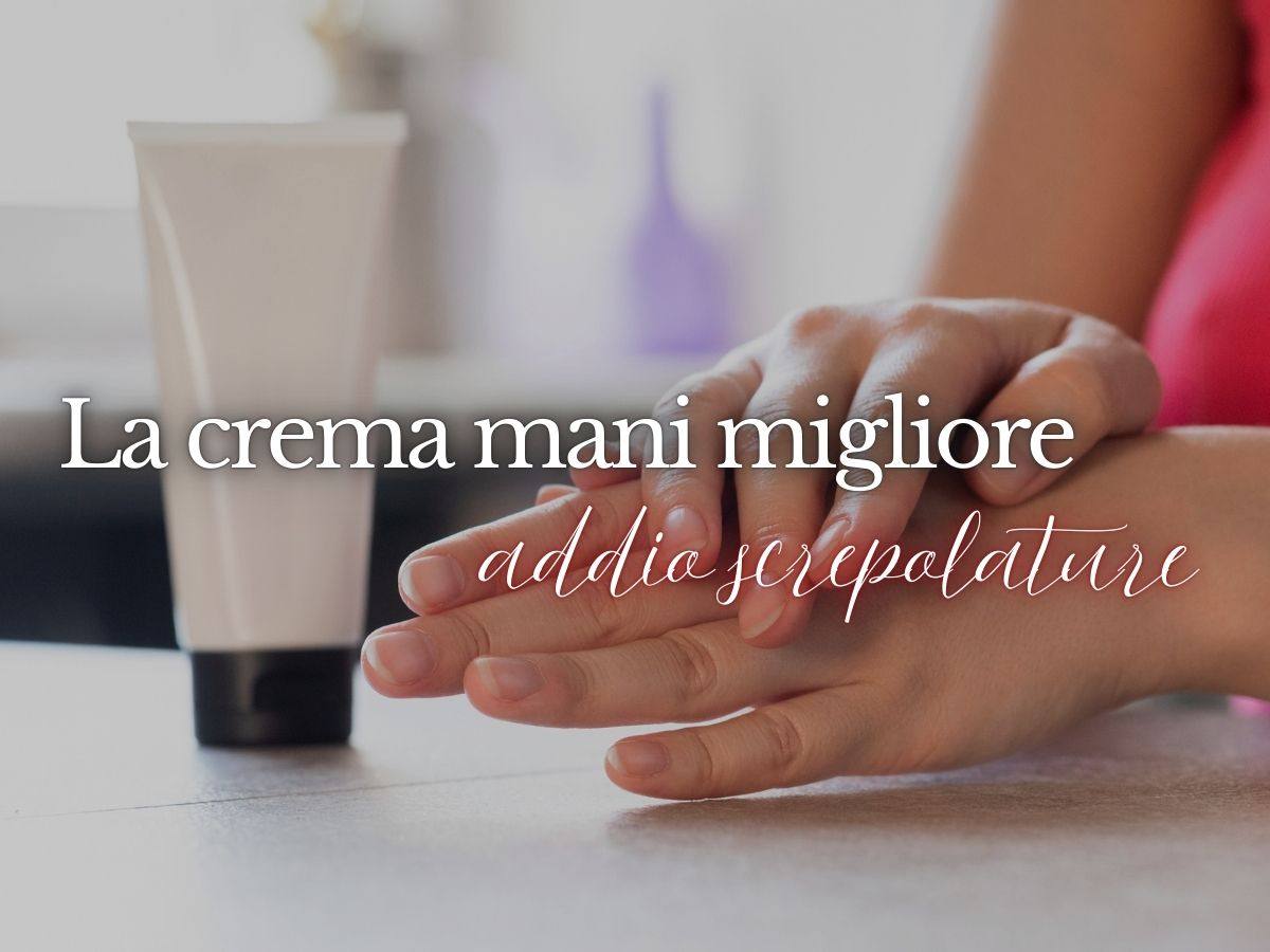 donna spalma crema sulle mani