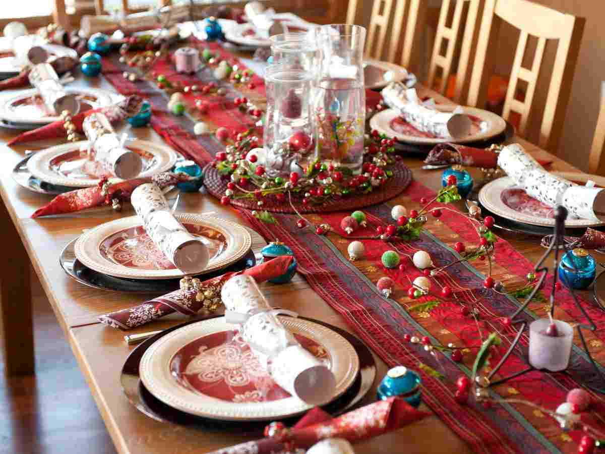 tavola di natale apparecchiata
