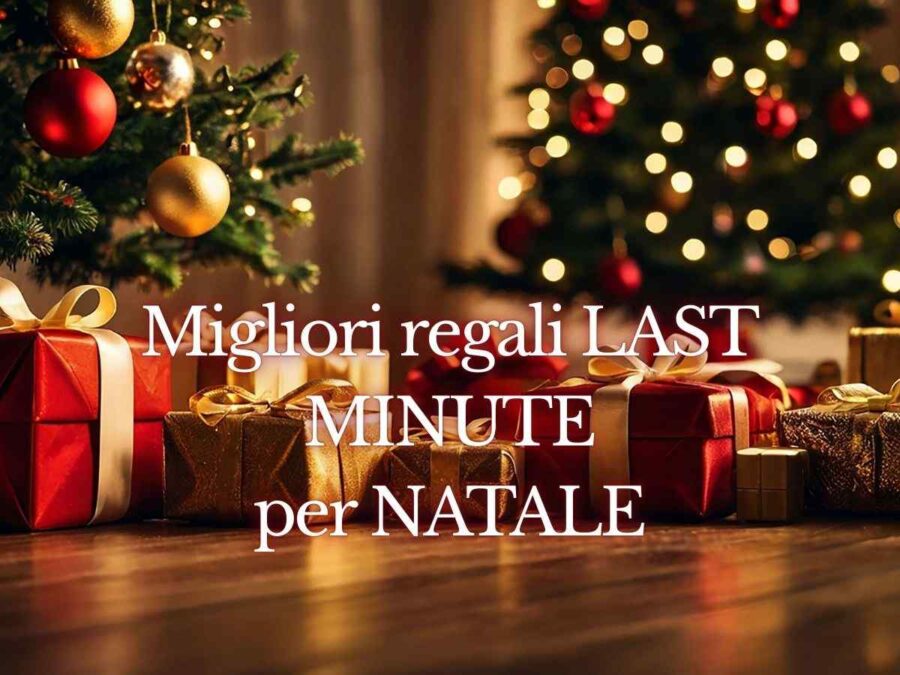 pacchi natalizi sotto albero