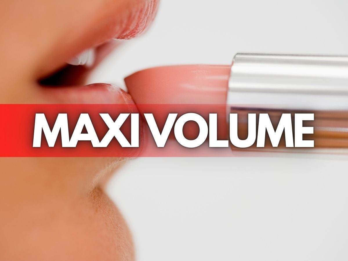 donna applica rossetto