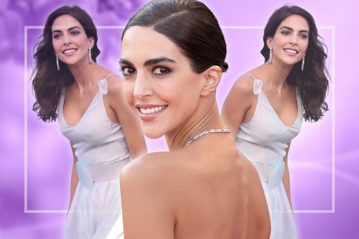 La sciarpa cravatta di Rocío Muñoz Morales è l’accessorio più furbo delle feste