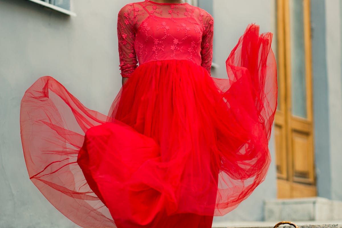 Come abbinare il vestito rosso: 3 possibili outfit + 2 consigli da seguire sempre