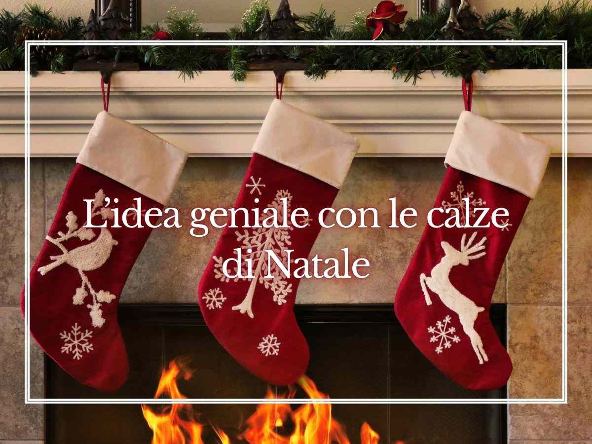 calze di natale appese su un camino