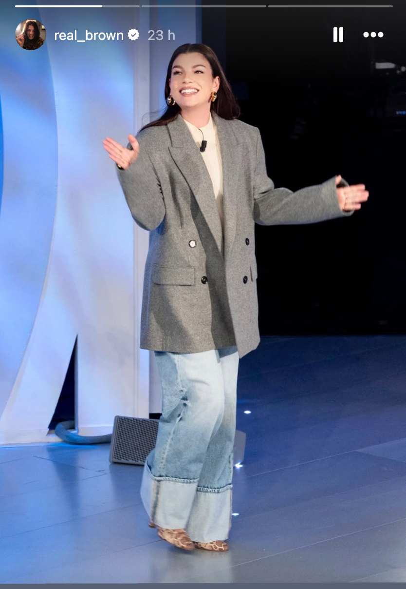 emma marrone col blazer oversize grigio a c'è posta per te