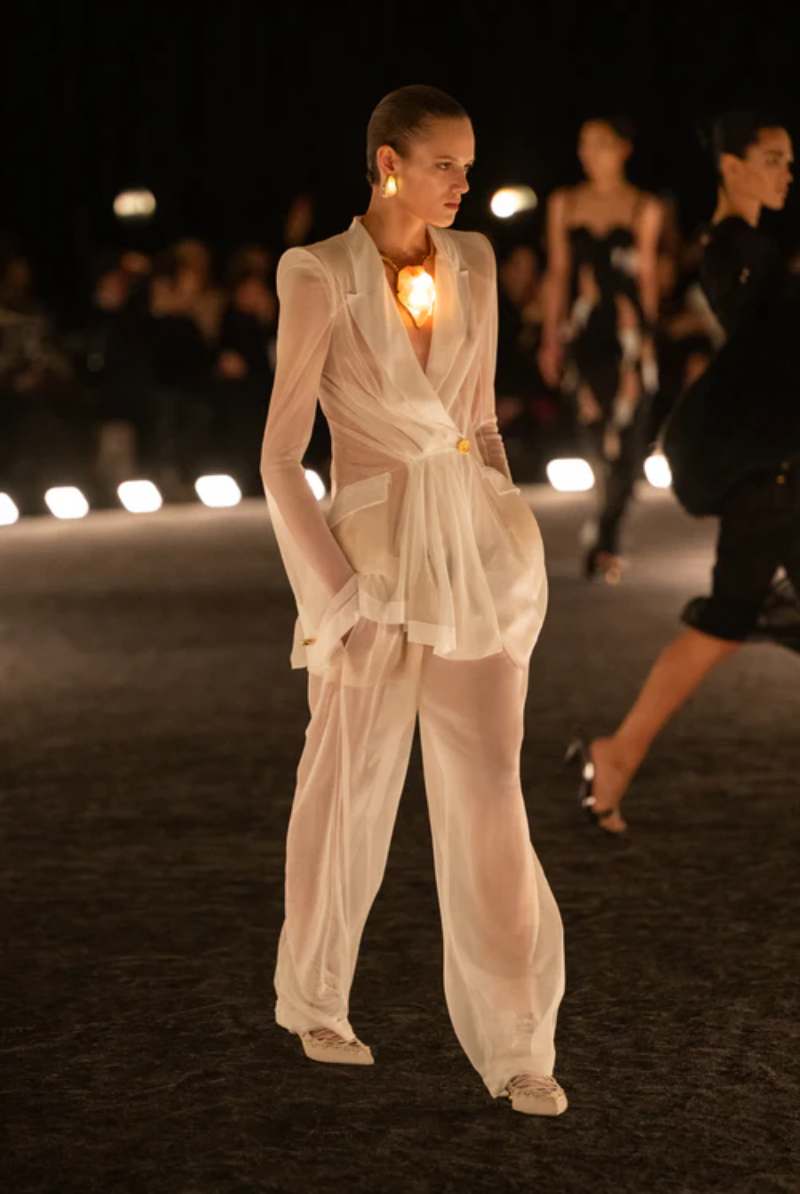 tailleur trasparente in seta bianco schiaparelli