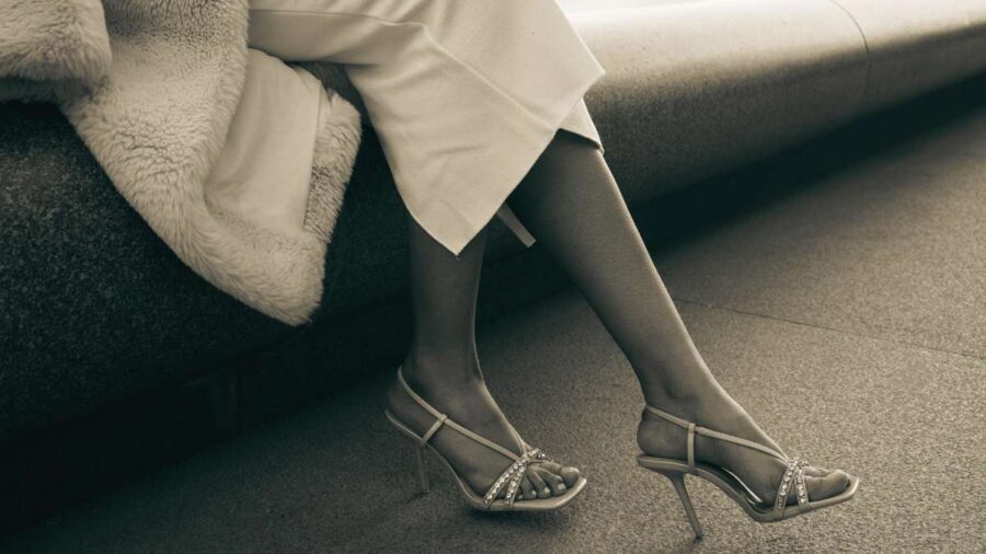 Tacchi medi (kitten heels): perché sono tornati di moda e salvano la tua schiena